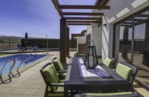Caleta de Fuste Villa | Lightbooking Villa El Molino piscina privada climatizada