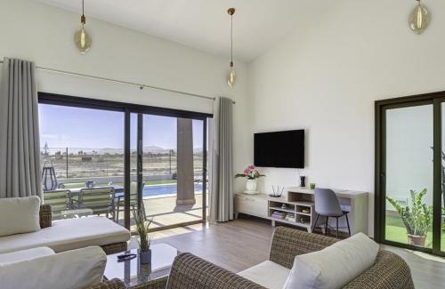 Caleta de Fuste Villa | Lightbooking Villa El Molino piscina privada climatizada