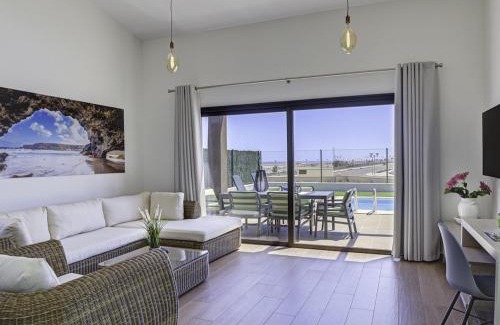 Caleta de Fuste Villa | Lightbooking Villa El Molino piscina privada climatizada