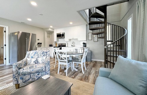 Morehead City House | Lighthouse Landing-Minutes from the beach & downtown!