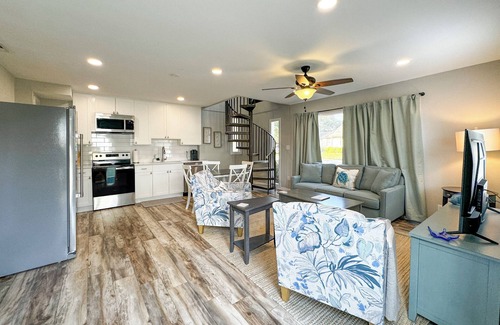 Morehead City House | Lighthouse Landing-Minutes from the beach & downtown!