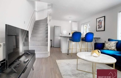Lightwater House | Lightwater - 1 Bedroom Terrace House