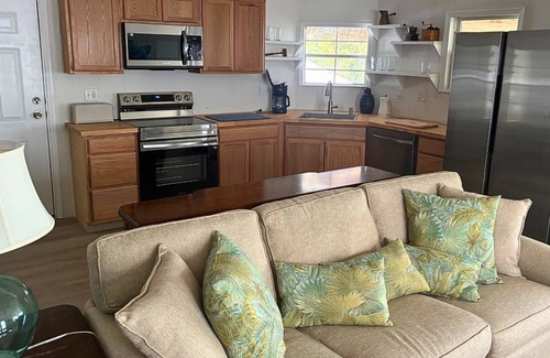 Charlotte Park House | Like New Waterfront Paradise w/Tiki Hut and just Minutes to downtown Punta Gorda