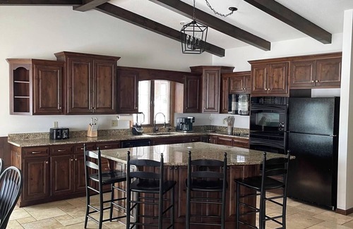 St. Joseph House | Lilac Retreat lake house sauna + pickleball close to St. Johns and St. Bens