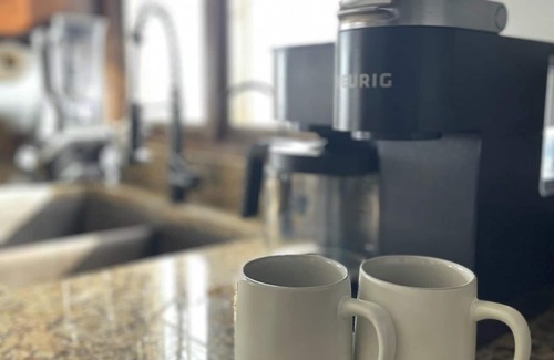 St. Joseph House | Lilac Retreat lake house sauna + pickleball close to St. Johns and St. Bens