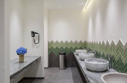 Ban Phan Thom Hotel | Lilit Bang Lumphu Hotel