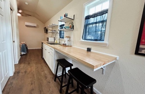 Dublin Cottage | Lillie - Fully Furnished 2 Person Cottage for short or mid-term stays