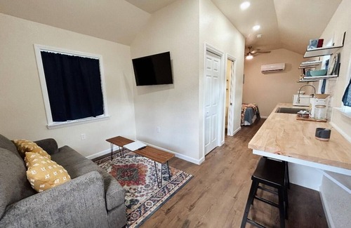 Dublin Cottage | Lillie - Fully Furnished 2 Person Cottage for short or mid-term stays