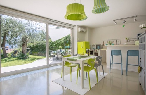 Limone sul Garda Apartment | Limone - Small house surrounded by greenery with lake view