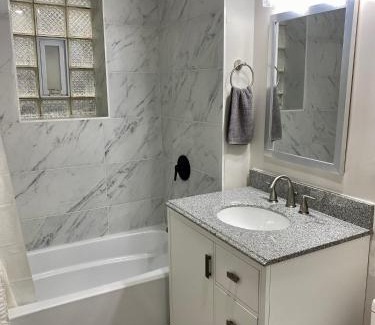 Park West Apartment | Lincoln Park Apartment with Backyard!