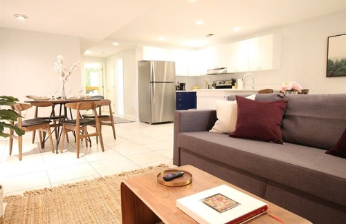 Northeast Apartment | Lincoln Park Place Capitol Hill with Parking