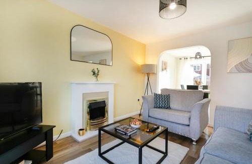 Lincoln House | Lincoln Spacious Accommodation Sleeps 6 Free Wi-Fi TV Free Parking Long Term Stay