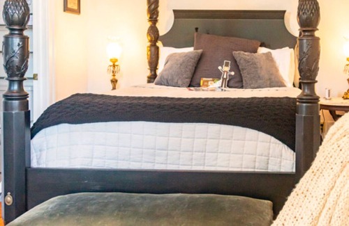 Gettysburg Bed & Breakfast | Lincoln Suite in charming Olinger House B&B in historic, downtown Gettysburg.