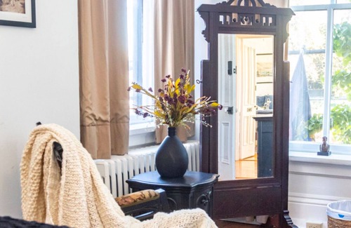 Gettysburg Bed & Breakfast | Lincoln Suite in charming Olinger House B&B in historic, downtown Gettysburg.