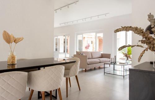 Jardim Viana House | Linda Casa reformada de 4 Suítes no bairro Morumbi - pertinho do Albert Einstein