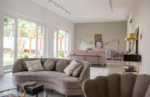 Jardim Viana House | Linda Casa reformada de 4 Suítes no bairro Morumbi - pertinho do Albert Einstein