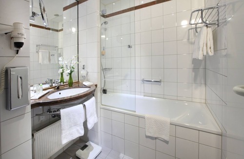 Leverkusen Hotel | Lindner Hotel Leverkusen Bayarena, part of JdV by Hyatt