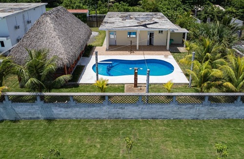 Iztapa House | Lindo chalet en el guayabo a100 metros del mar con lindo mirador frente al mar