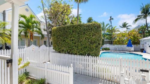 Bahama Village House | Linger Longer by AvantStay Key West Walkable Gated Community Shared Pool Week Long Stays Only