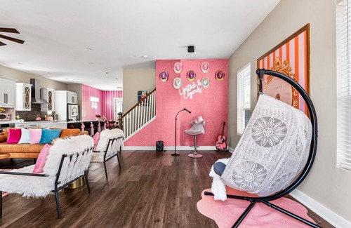 North Nashville House | Lipstick&Legends Girls Trip~HotTub~2 Miles 2Dwntwn