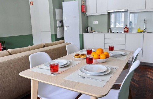Santo Antonio Apartment | Lisbon Martini Nest by Misha's Place (6A)