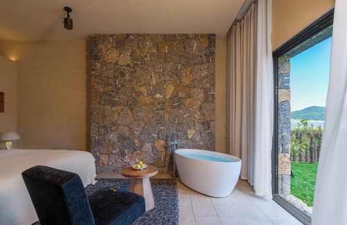 Yulong Hotel | Lismant SUTE