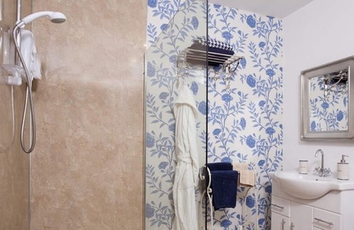 Dromore Bed & Breakfast | Lisnacurran B&B - The Garden Family Room