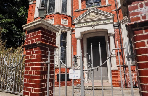 New Cross Apartment | Listed Mansion Flat in Queens Road, Peckham, New Cross Gate