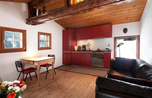 Niederwald Ski Chalet | Listed spyhole from the 17th century