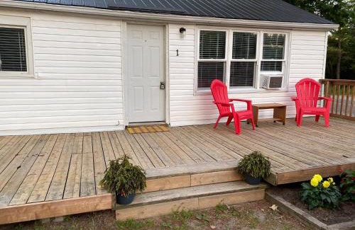 Wasaga Beach House | Listen to the waves from your front deck!