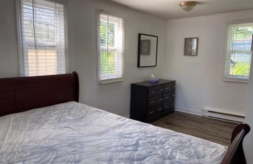 Wasaga Beach House | Listen to the waves from your front deck!