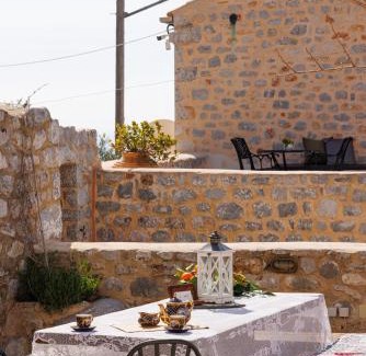 Omales Hotel | Lithos Stone Suites