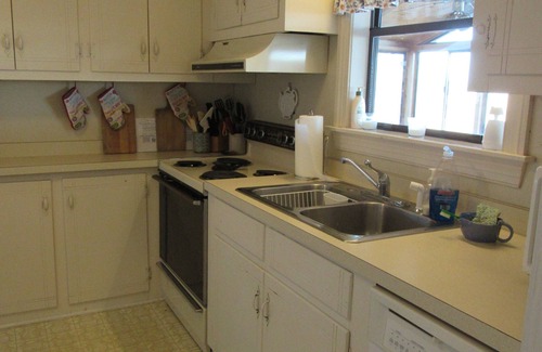 White Stone House | Little Bay Waterfront Retreat