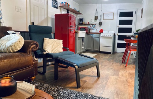 Russells Point House | Little Bear Cottage-3 blocks from the lake!