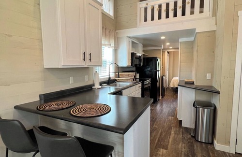 Stuart House | Little Bit on Paradise - Cozy canal front little house with 3 beds