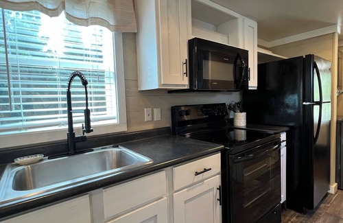 Stuart House | Little Bit on Paradise - Cozy canal front little house with 3 beds