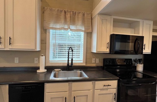 Stuart House | Little Bit on Paradise - Cozy canal front little house with 3 beds