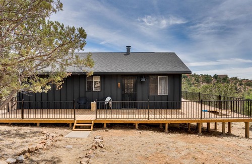 Sierra Vista House | Little Black Cabin in the Woods