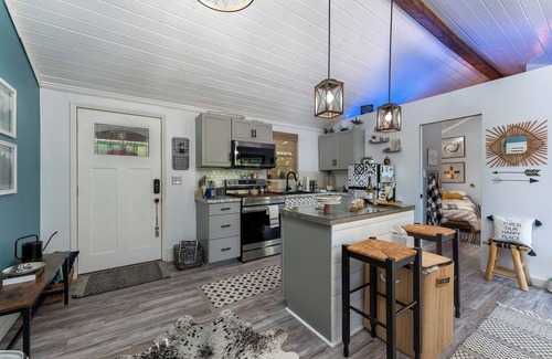 Spruce Pine Cabin | “Little Blue Cabin Cozy Boho Hideaway Jacuzzi, Fire Pit & Close to BRP”