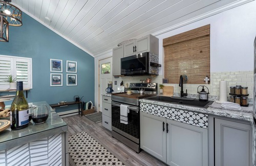 Spruce Pine Cabin | “Little Blue Cabin Cozy Boho Hideaway Jacuzzi, Fire Pit & Close to BRP”