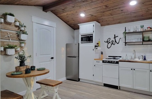 Blocker House | Little Blue, Charming Lakefront!