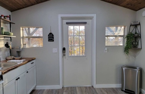 Blocker House | Little Blue, Charming Lakefront!