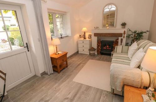 Cowbridge House | Little Cloud