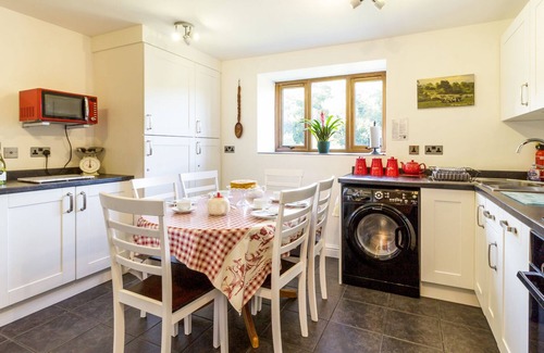 Chirk Bank Cottage | LITTLE COW HOUSE, family friendly, character holiday cottage in Chirk
