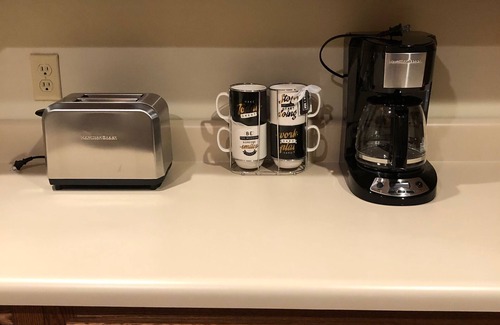 New Tazewell Apartment | Little Cozy Cabin on Norris St just steps away from beautiful Norris Lake