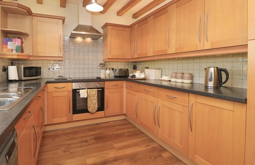 Kendal Cottage | LITTLE CRAKE HOWE, family friendly in Selside Near Kendal