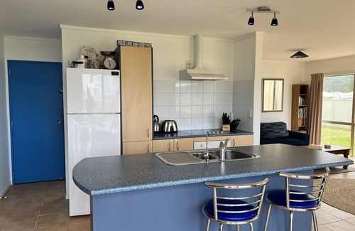 Kennedy Bay House | Little Dell Beach Bach - Beachfront views