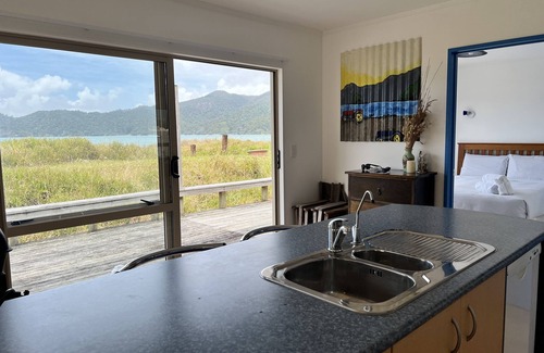 Kennedy Bay House | Little Dell Beach Bach - Beachfront views