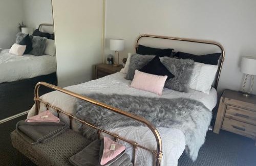 Broken Hill House | Little Gem On Williams