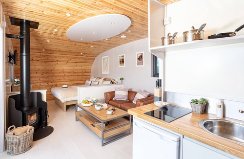 Grange-over-Sands Cottage | LITTLE HEANING, romantic, with hot tub in Cartmel